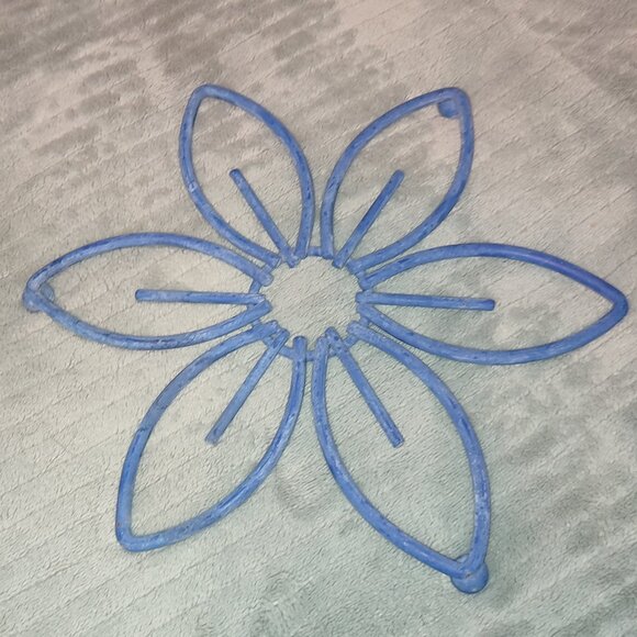 Blue Iron Flower Shaped Trivet Metal Floral Vintage Boho Grandmacore - Picture 1 of 5